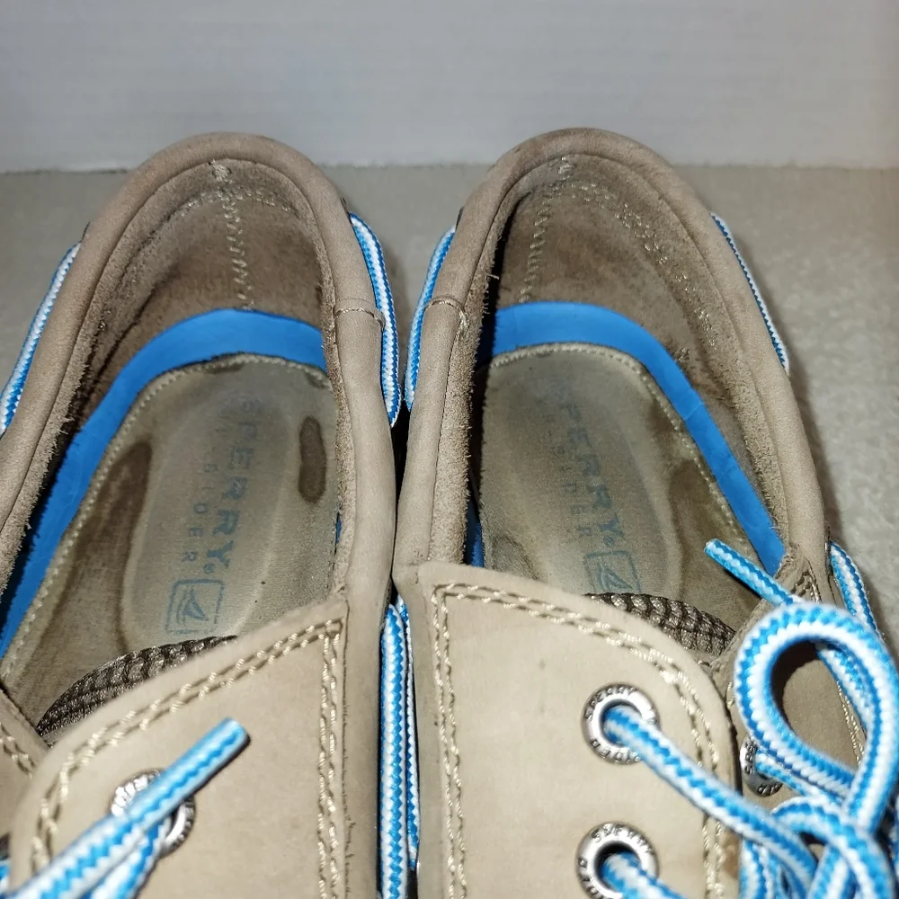 Sperry Topsider Tan Deck Shoe with Blue Laces size 10